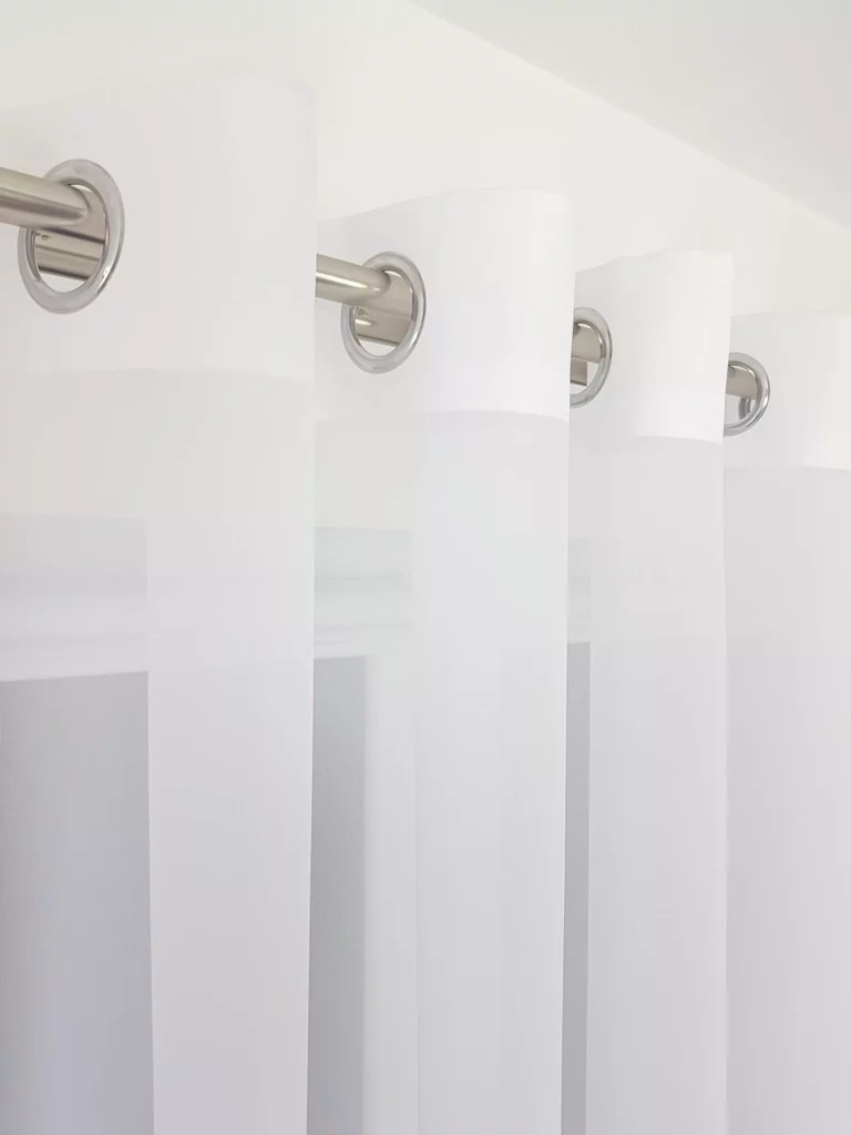 Firana gotowa z woalu na przelotkach 400x150cm