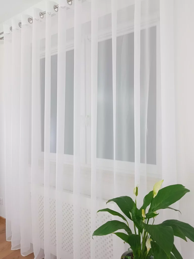 Firana gotowa z woalu na przelotkach 400x250cm