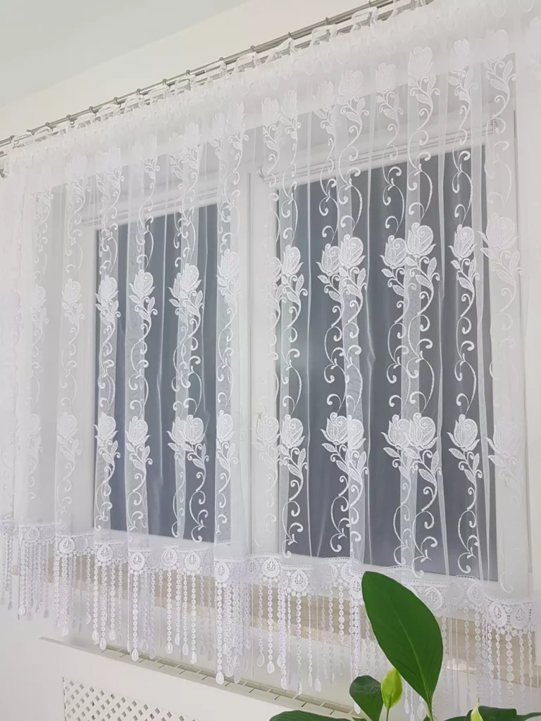 Firana z pięknej markizety oraz gipiury