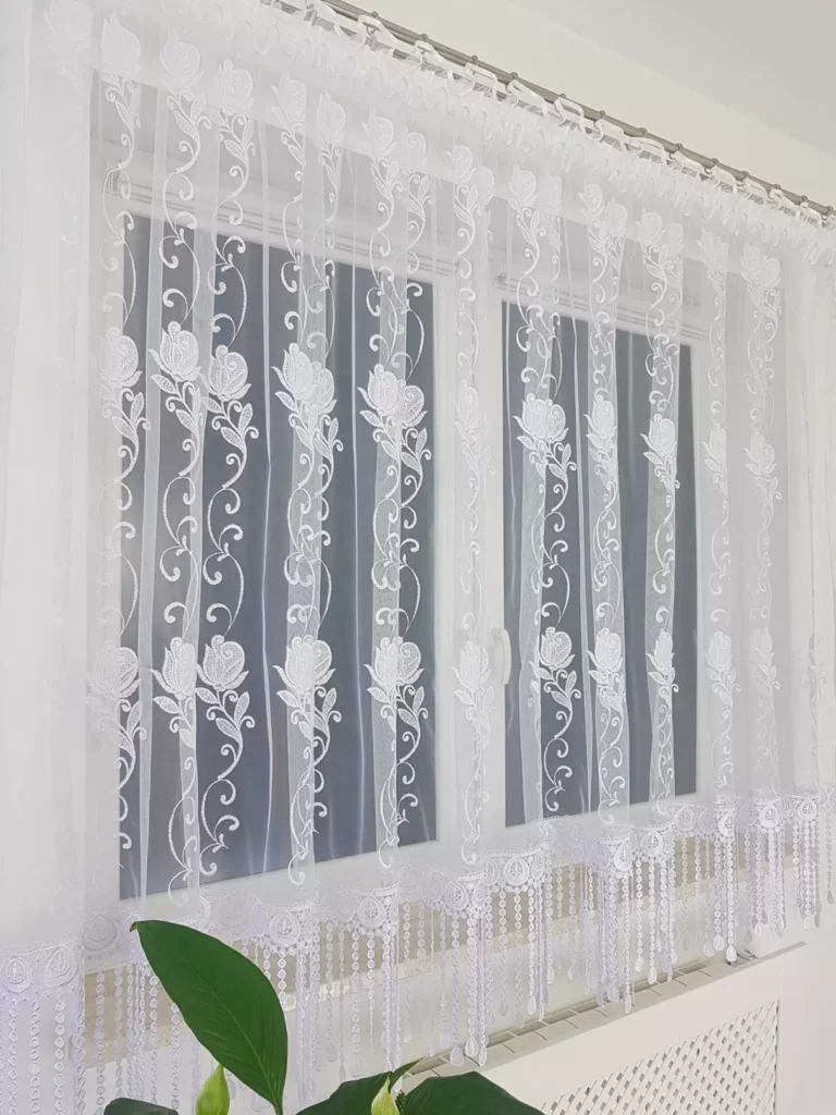 Firana z pięknej markizety oraz gipiury