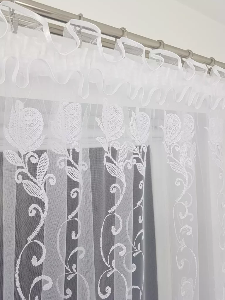 Firana z pięknej markizety oraz gipiury