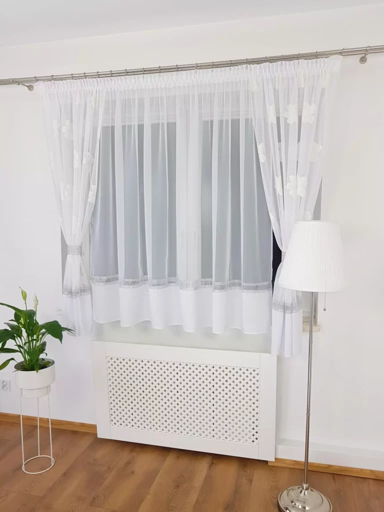 Biała firana z haftem 400x160 cm