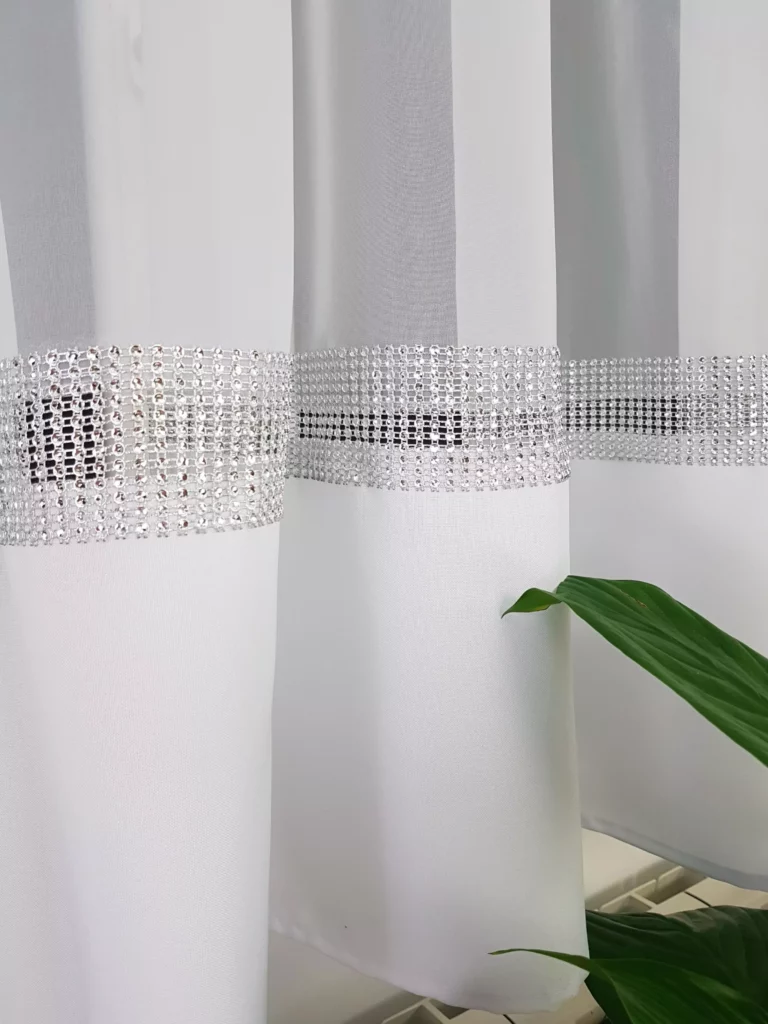 Biała firana z haftem 400x160 cm