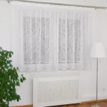 Modna firanka z żakardu zdobiona gipiurą
