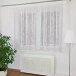 Modna firanka z żakardu zdobiona gipiurą