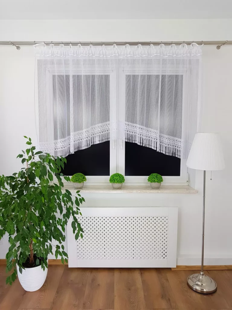 Firana gotowa w łuk z gipiurą 20 cm – biała markizeta 300x120 cm