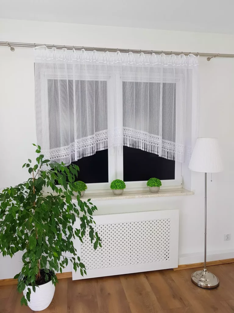 Firana gotowa w łuk z gipiurą 20 cm – biała markizeta 300x120 cm