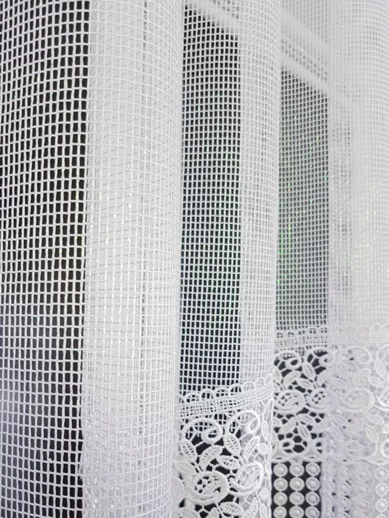 Firana gotowa w łuk z gipiurą 20 cm – biała markizeta 300x120 cm