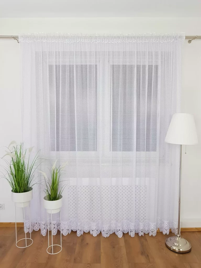 Firana gotowa z siateczki z gipiurą 400x250