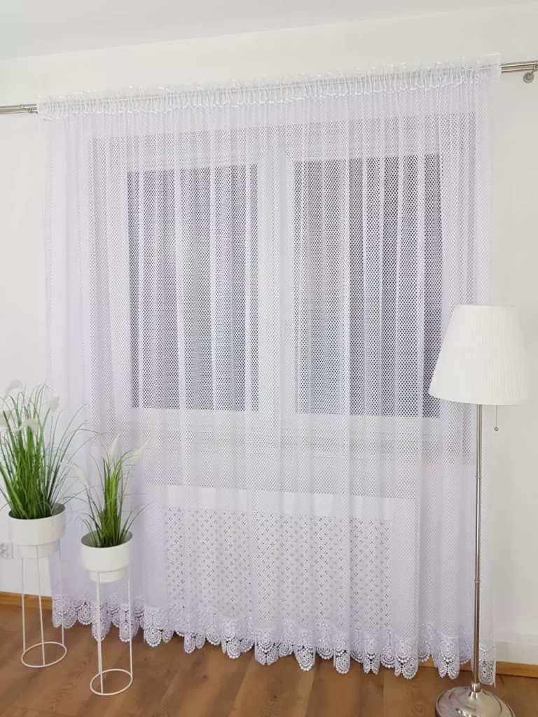 Firana gotowa z siateczki z gipiurą 400x250