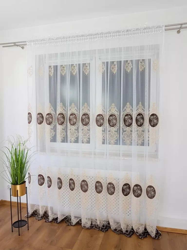 firana z haftem i welurem-brąz  400x250 cm