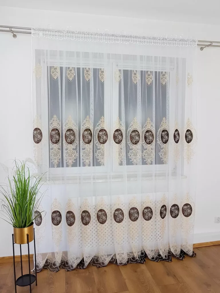 firana z haftem i welurem-brąz  400x250 cm