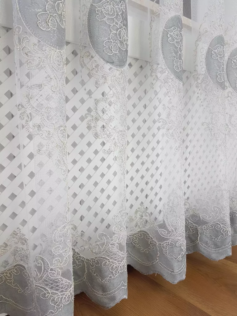 firana z haftem i welurem-szary  400x250 cm
