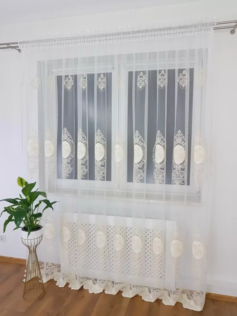 firana z haftem i welurem- ecru  400x250 cm