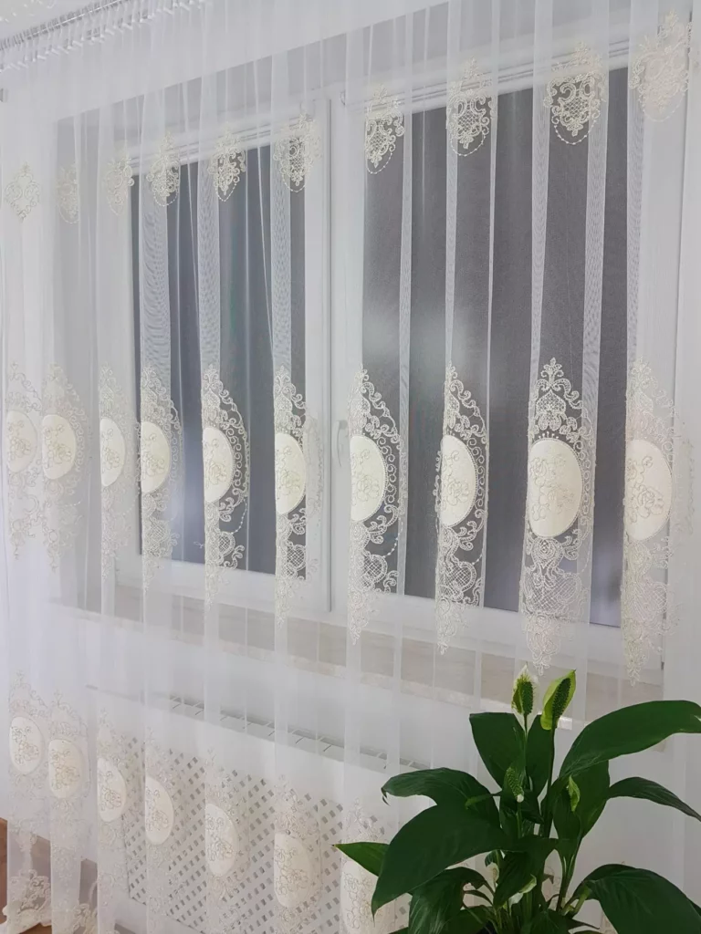 firana z haftem i welurem- ecru  400x250 cm