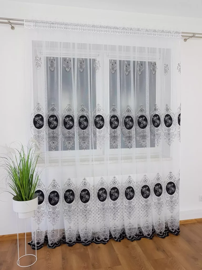 firana z haftem i welurem- czarny  400x250 cm