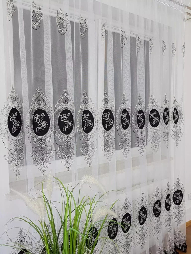 firana z haftem i welurem- czarny  400x250 cm