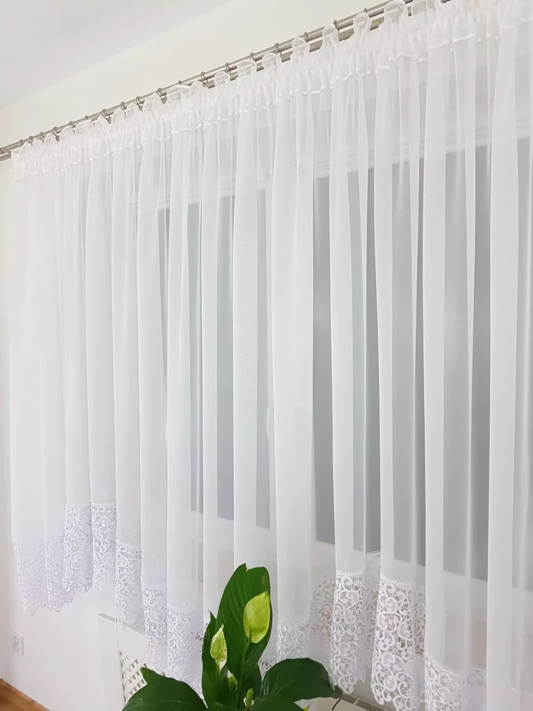 Firana z gipiurą 30cm uszyta w "M"  400x180cm