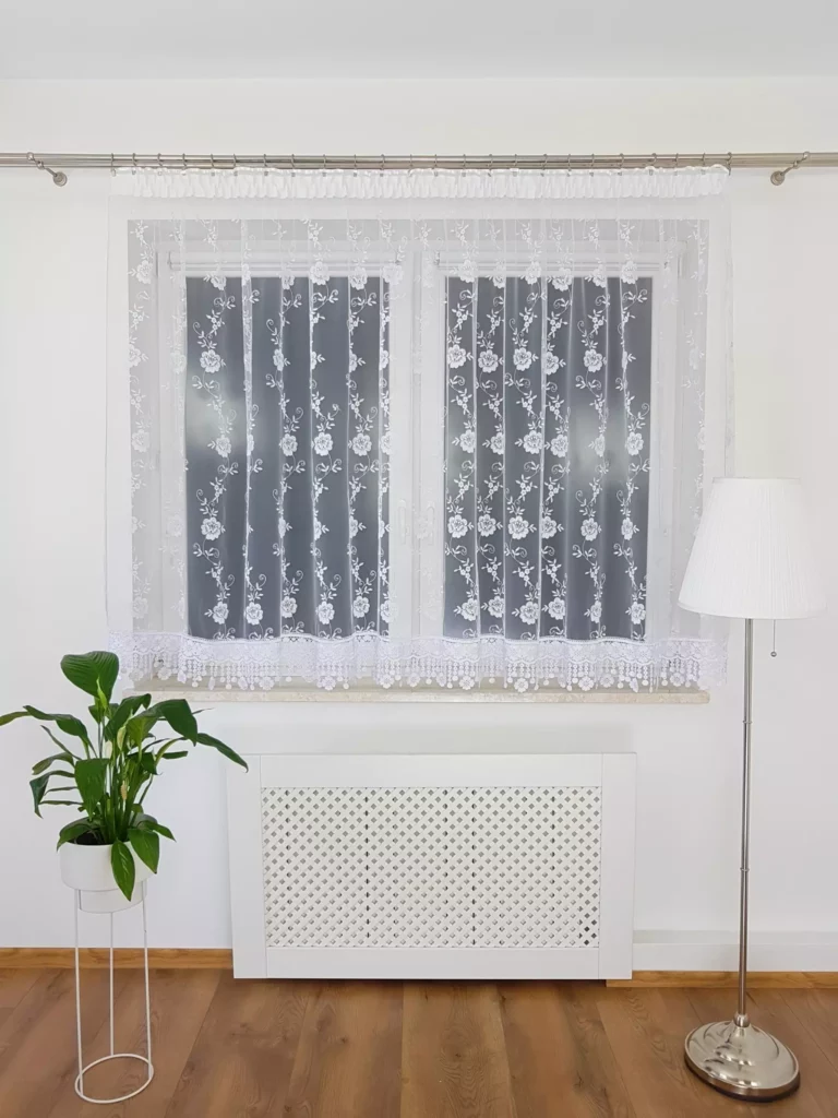 Firana z markizety i ozdobnej gipiury 300x150cm