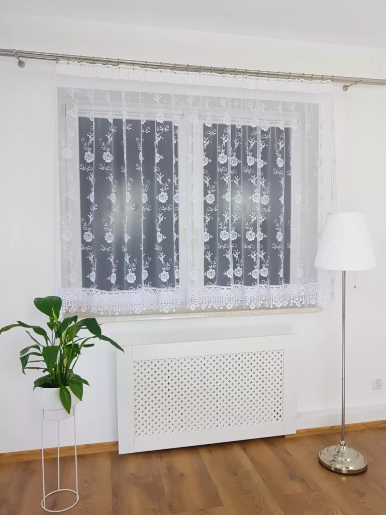 Firana z markizety i ozdobnej gipiury 300x150cm