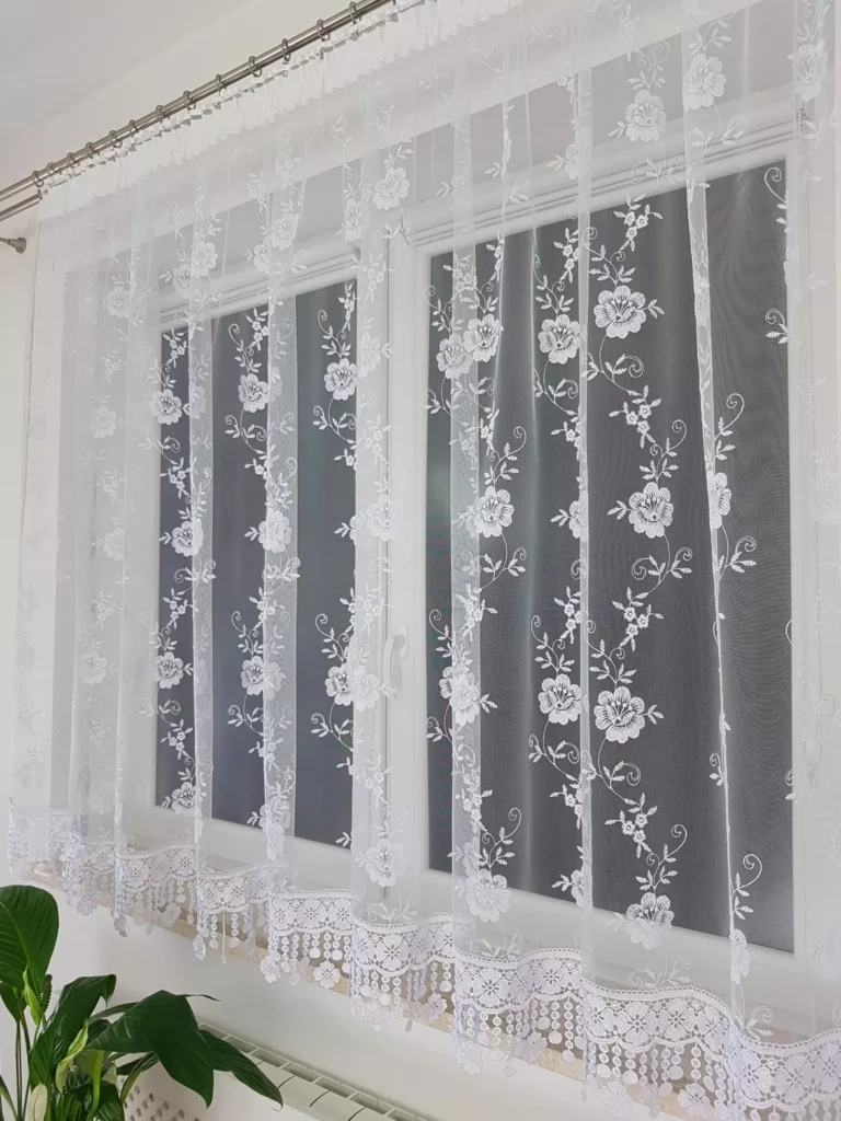 Firana z markizety i ozdobnej gipiury 300x150cm