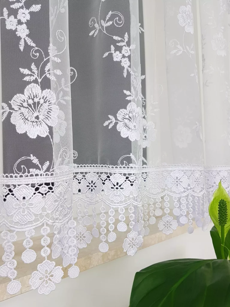 Firana z markizety i ozdobnej gipiury 300x150cm