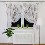 Firana z etaminy z falbanką i taśmą cyrkonii – 400×160 cm
