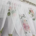 Firana z etaminy z falbanką i taśmą cyrkonii – 400x160 cm