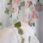 Firana z etaminy z falbanką i taśmą cyrkonii – 400x160 cm