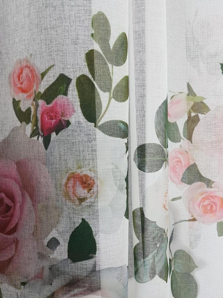 Firana z etaminy z falbanką i taśmą cyrkonii – 400x250 cm