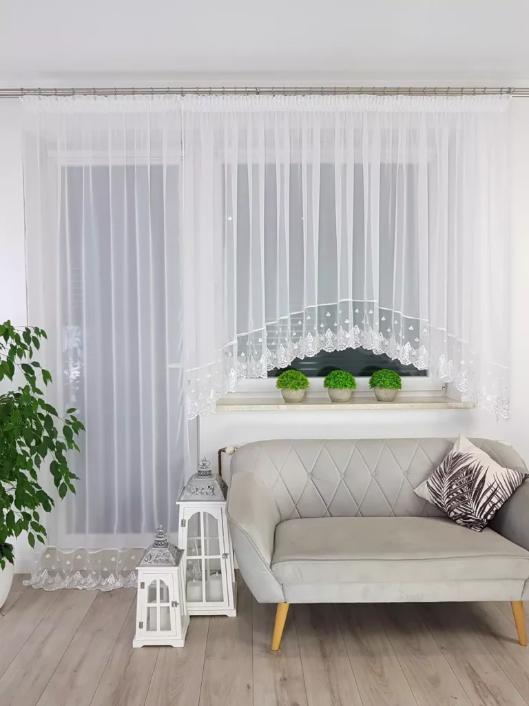 Komplet balkonowy, firany z woalu zdobione haftem 250cm