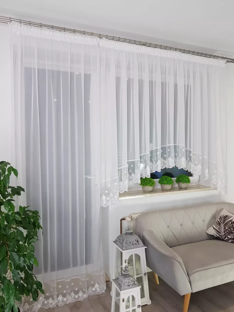 Komplet balkonowy, firany z woalu zdobione haftem 250cm