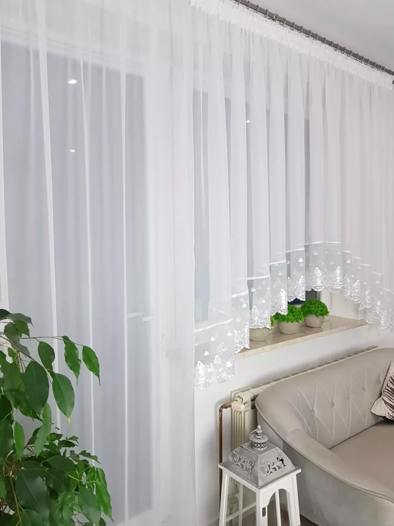Komplet balkonowy, firany z woalu zdobione haftem 250cm