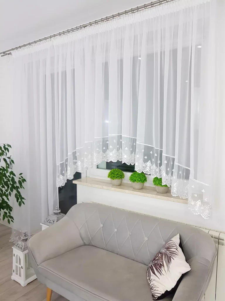 Komplet balkonowy, firany z woalu zdobione haftem 250cm