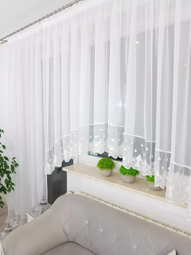 Komplet balkonowy, firany z woalu zdobione haftem 250cm