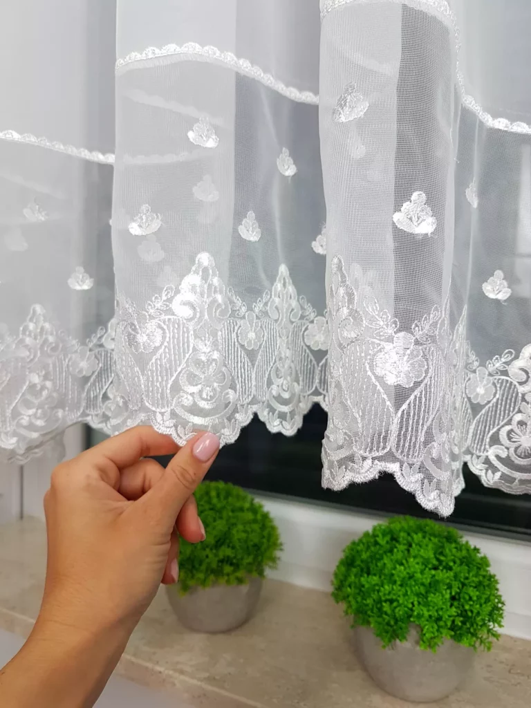 Komplet balkonowy, firany z woalu zdobione haftem 250cm