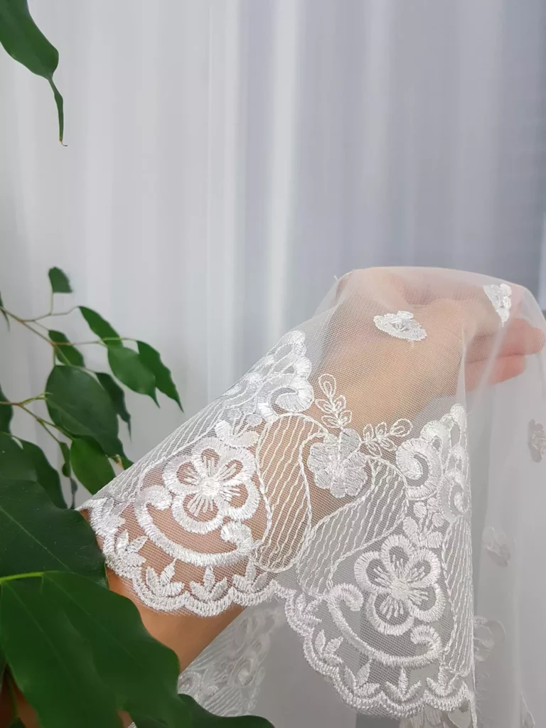 Komplet balkonowy, firany z woalu zdobione haftem 250cm