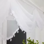 Firana gotowa z gipiurą , uszyta z delikatnego woalu