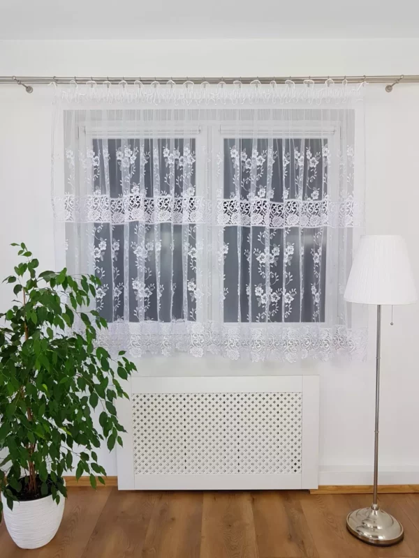 Piękna firana z markizety zdobiona podwójną gipiurą 400x160cm
