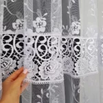 Piękna firana z markizety zdobiona podwójną gipiurą 400x160cm