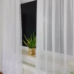 Firana z falbanami uszyta na taśmie