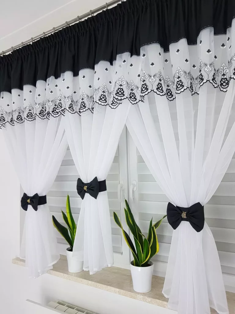 Firana z haftem zdobiona uroczymi kokardami-czarna  300x150cm