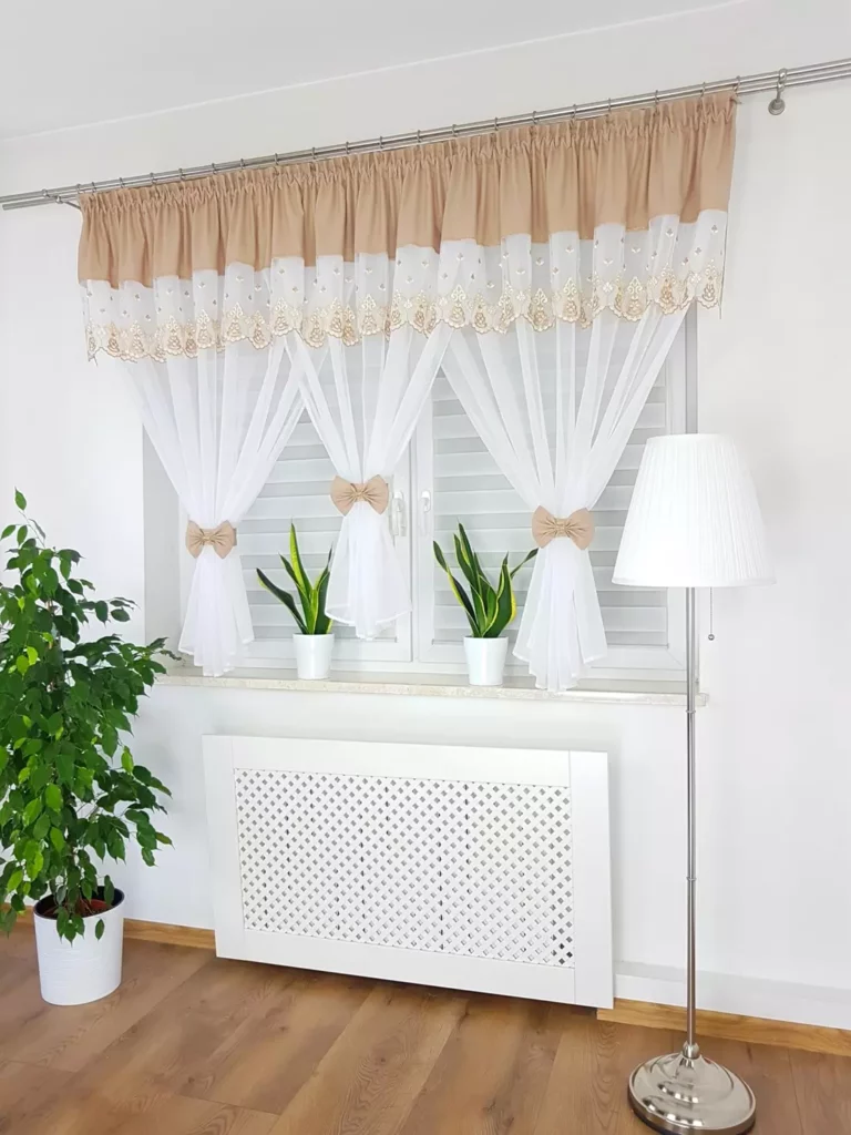 Firana z haftem zdobiona uroczymi kokardami-beżowa  300x150cm