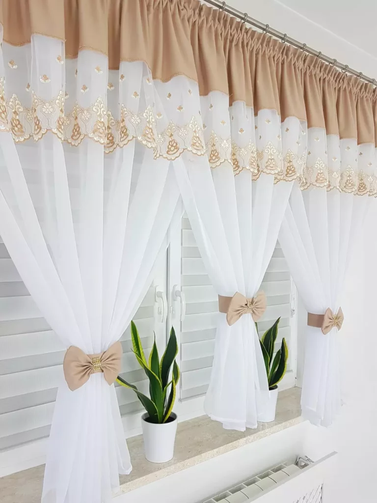 Firana z haftem zdobiona uroczymi kokardami-beżowa  300x150cm