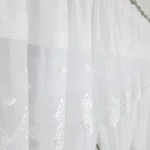 Firana z haftem zdobiona uroczymi kokardami-biała 300x150cm