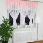 Firana z haftem zdobiona uroczymi kokardami- różowa 300x150cm