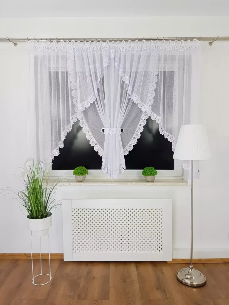 Elegancka firana z gipiurą 400x150 cm