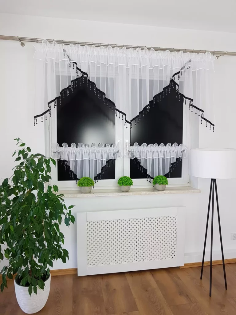 Firana do kuchni zdobiona koralikami i cyrkoniami-czarna