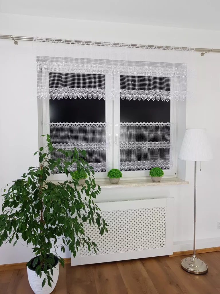 Firana kuchenna z siateczki i gipiry