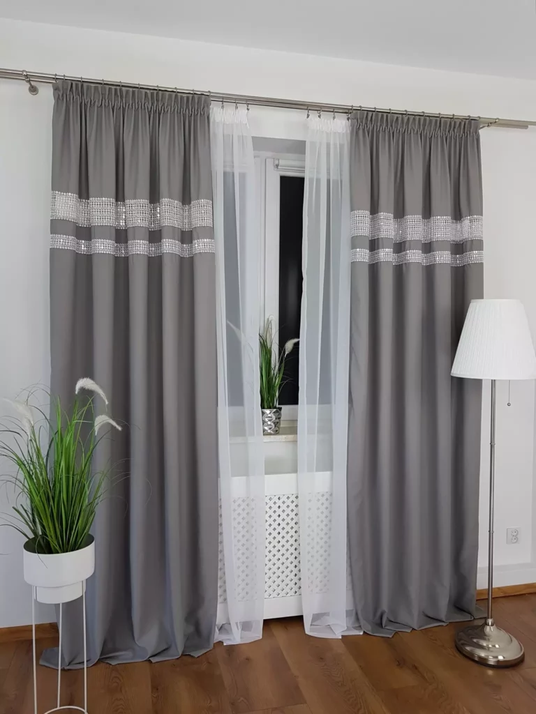 Zasłony jasnoszare z cyrkoniami 2x 145x250 cm
